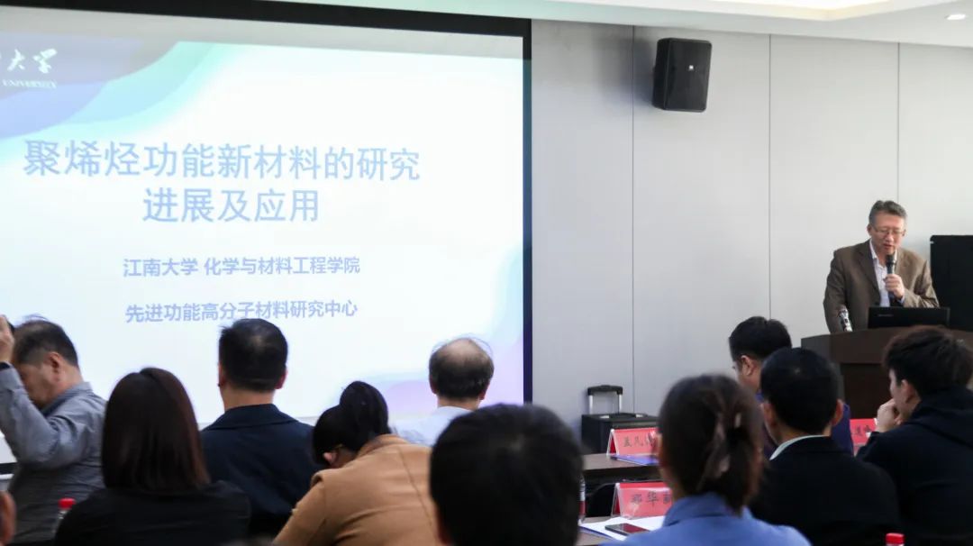 江（jiāng）南大學化學與材（cái）料（liào）工程學院教授、博士生導師王世波.jpg